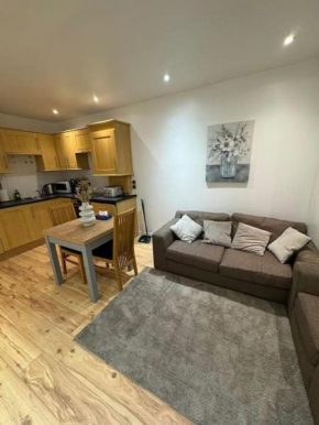 Modern two bedroom apartment - Sleeps 4 - Spacious